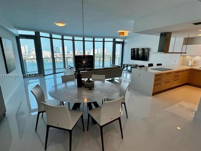 Building Photo - 17301 Biscayne Blvd