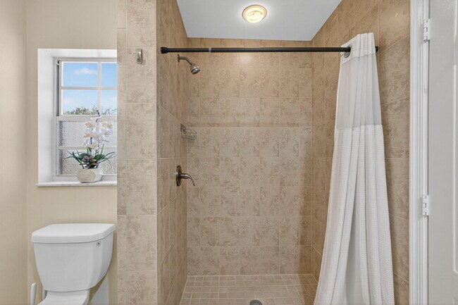 Building Photo - 8400 Heritage Club Dr