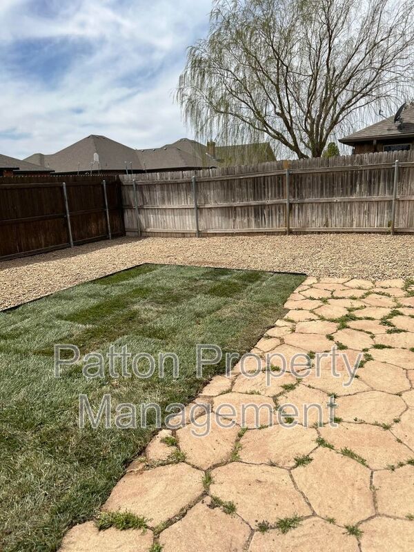 Building Photo - 9313 Buccola Ave