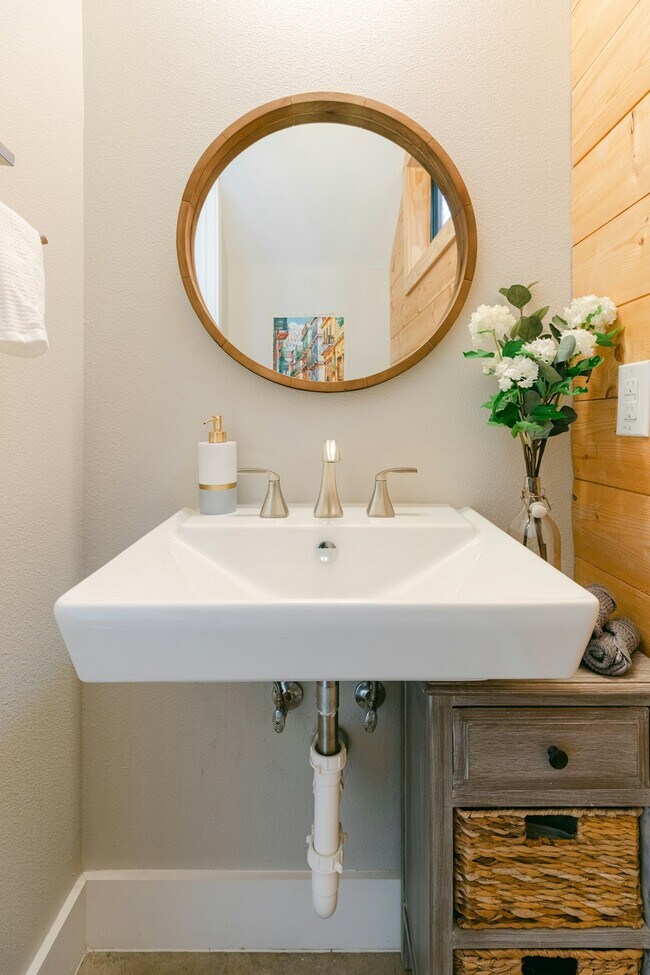 Building Photo - 203 Nogalitos St