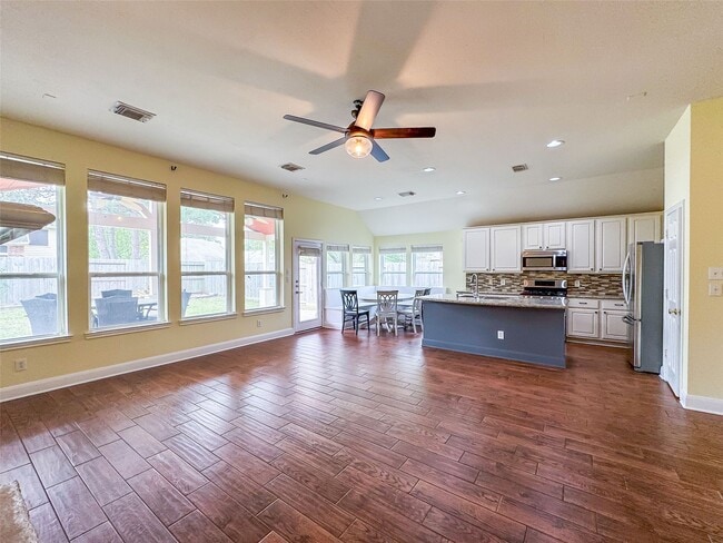 Building Photo - 3015 Gilford Ln