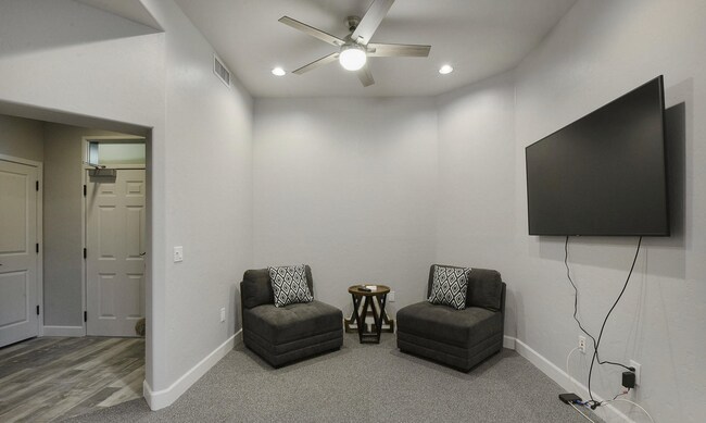 Building Photo - 446 N Campbell Ave