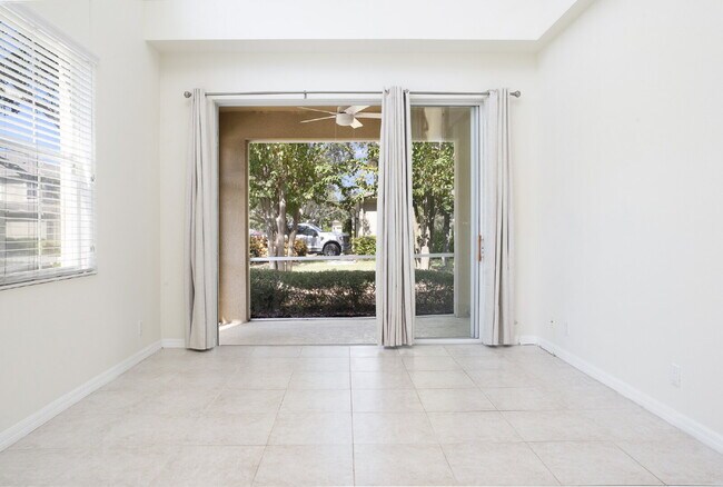 Building Photo - Pinellas Park, Gated Townhome Community 3/...