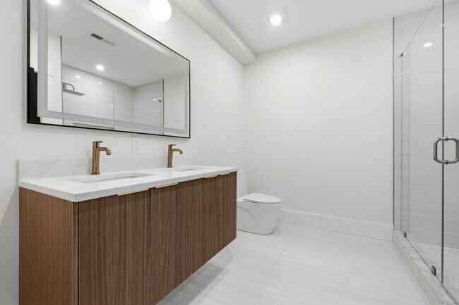 Building Photo - 17 Holmes St
