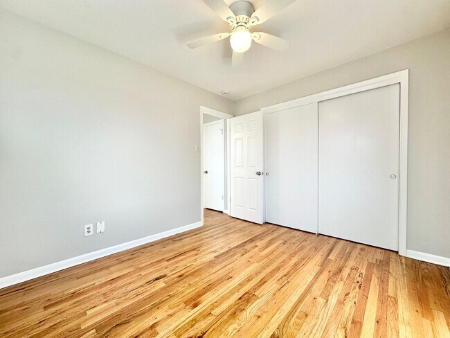 Building Photo - Modern and Spacious Duplex Style Home with...