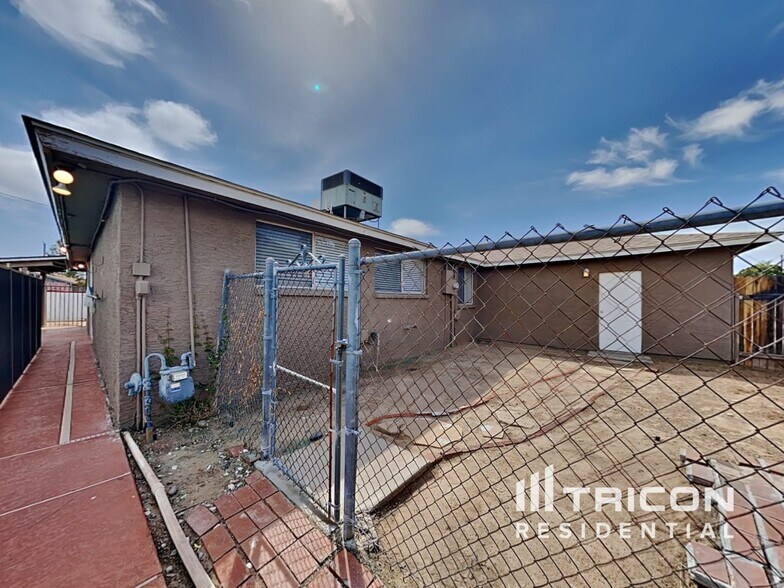 Building Photo - 14801 N 29th Dr