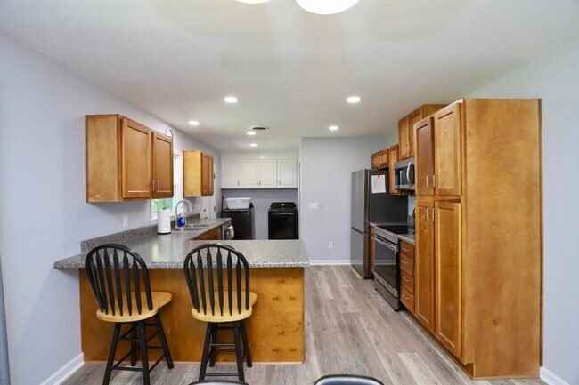 Building Photo - 6 Hilliard Dr
