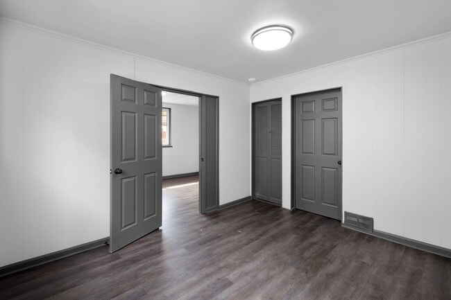 Building Photo - Stunning 3 bedroom home in McKees Rocks available May 1!