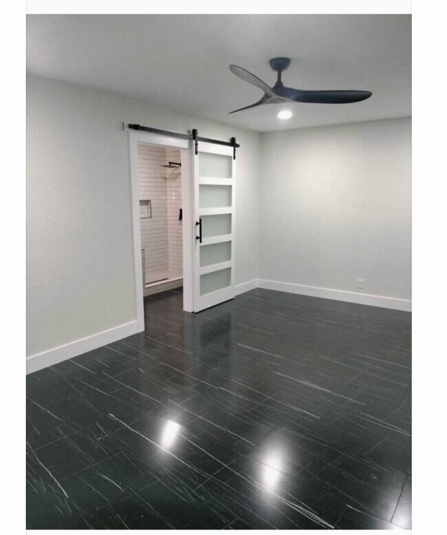 Building Photo - 6264 W Desert Inn Rd