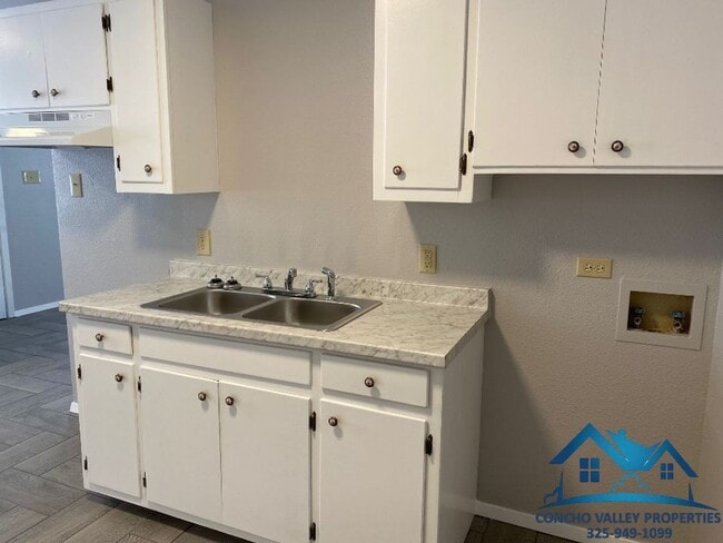 Building Photo - For Rent - 2 Bed/ 1 Bath Home in Lake Concho Annex