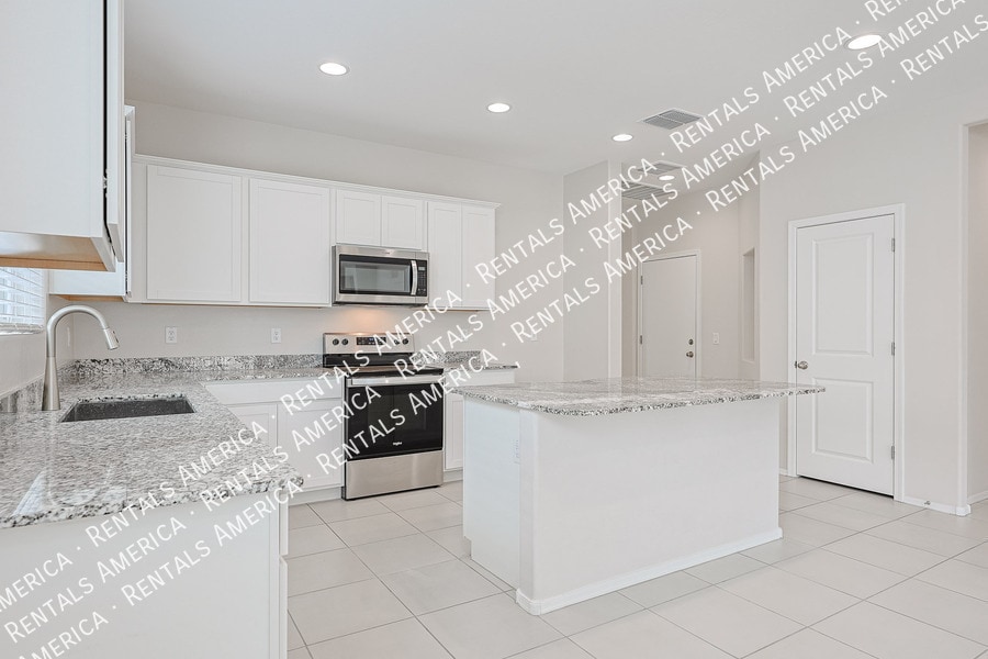 Building Photo - 10338 W Wier Ave