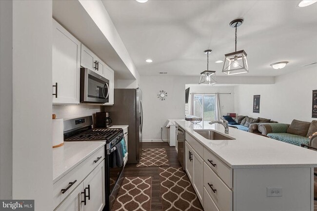 Building Photo - 35 Mengel Rd