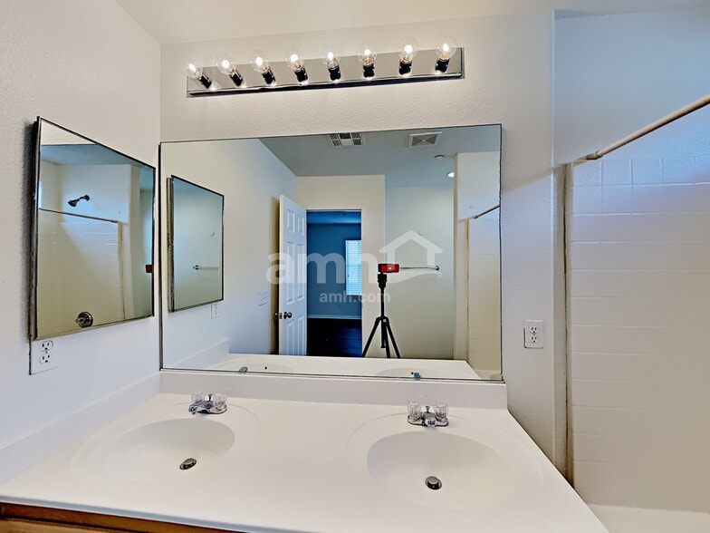 Building Photo - 8936 Sally Rose Ave