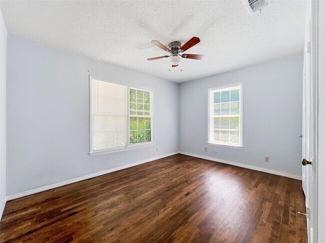 Building Photo - 5400 Harmon Ave
