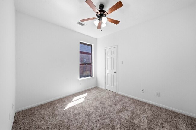 Building Photo - 17215 Fernchase Ct