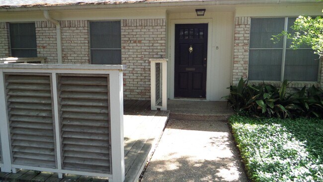 FRONT WALK - 2700 Austin Ave