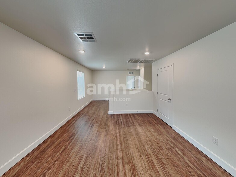 Building Photo - 341 Seville Ave