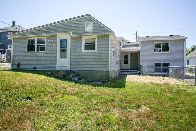 Building Photo - 132 Evarts St
