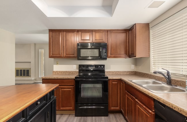 Building Photo - 2215 N Los Altos Dr