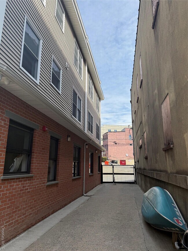 Building Photo - 5 Brandreth St