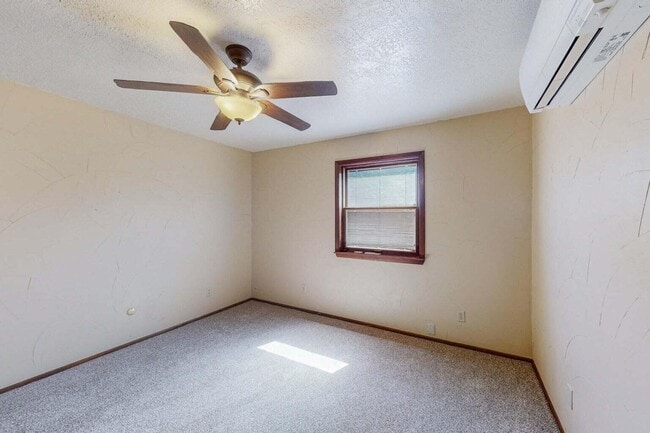 Building Photo - 501 Calle De