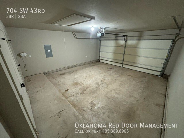 Building Photo - 704 SW 43rd St