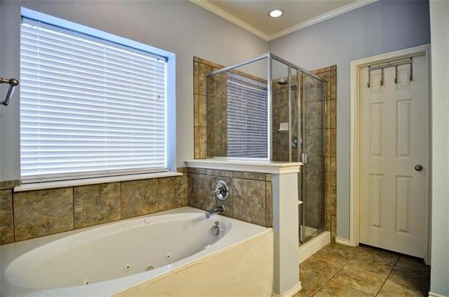 Building Photo - 9212 Regal Oaks Dr