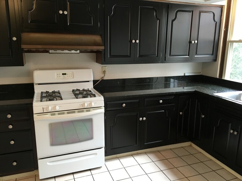 Building Photo - 2638 Fenwick Rd