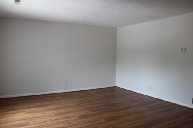 Building Photo - 1300 Brimfield Dr