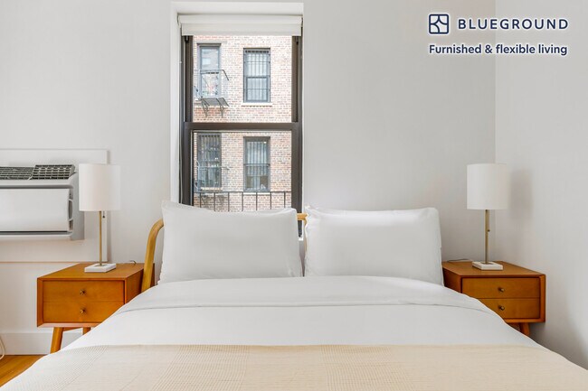 Building Photo - 10 W 65th St