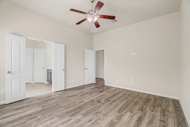 Building Photo - 3834 Raintree Village Dr