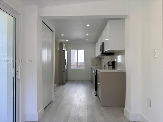 Building Photo - 561 NW 41st St