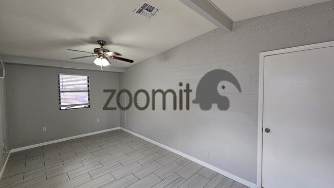 Building Photo - Wonderful home, convenient location