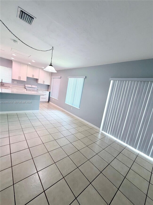Building Photo - 5101 SW 127th Pl