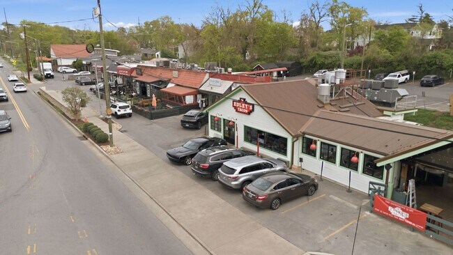 Building Photo - Sylvan Park Charm