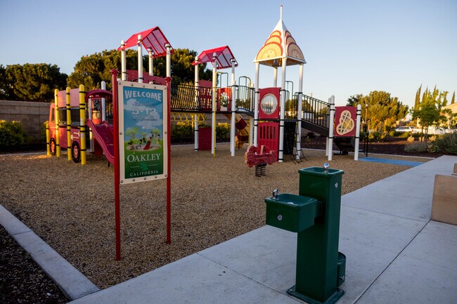 Building Photo - 617 Copper Ridge Way