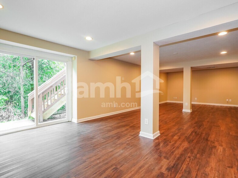 Building Photo - 8135 Arbor Rose Way