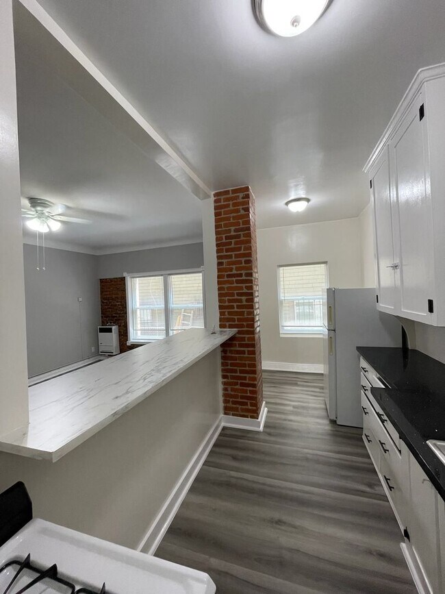 Building Photo - STUDIO $1495 LOS FELIZ HARDWOODS EXPOSED B...