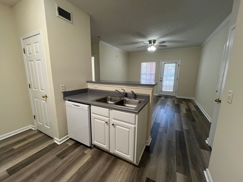 Building Photo - 3204 Walden Park Dr