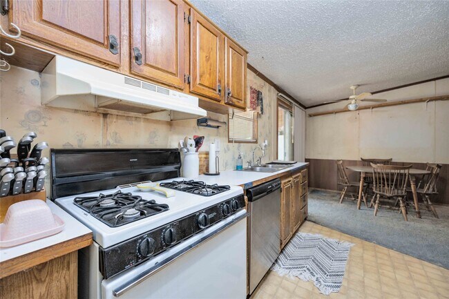 Building Photo - 20314 Great Lake St