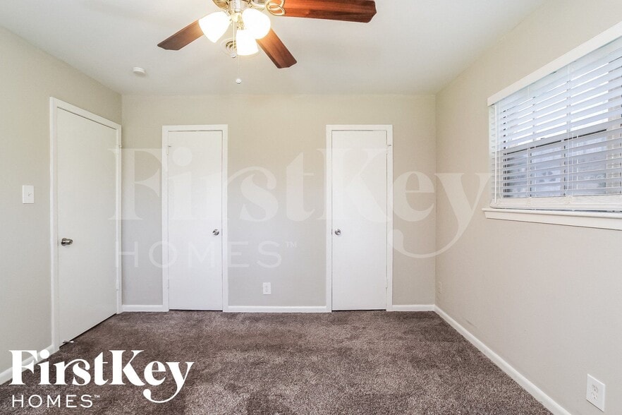 Building Photo - 13322 Oak Leaf Ln