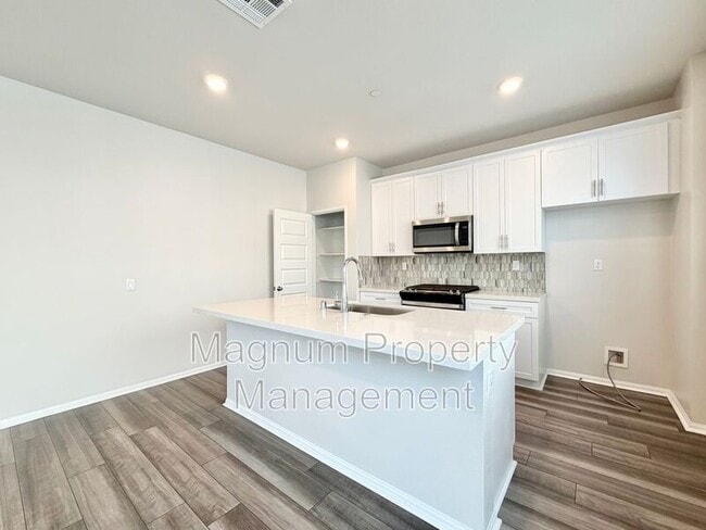 Building Photo - 40617 Birchfield Dr