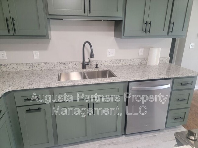 Building Photo - 322 N Hicks St