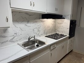 Building Photo - 2070 Latham St