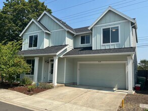 Building Photo - 4128 SW Amelia Terrace