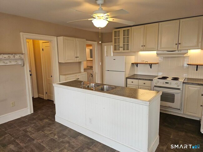 Building Photo - 19 Howard Ave