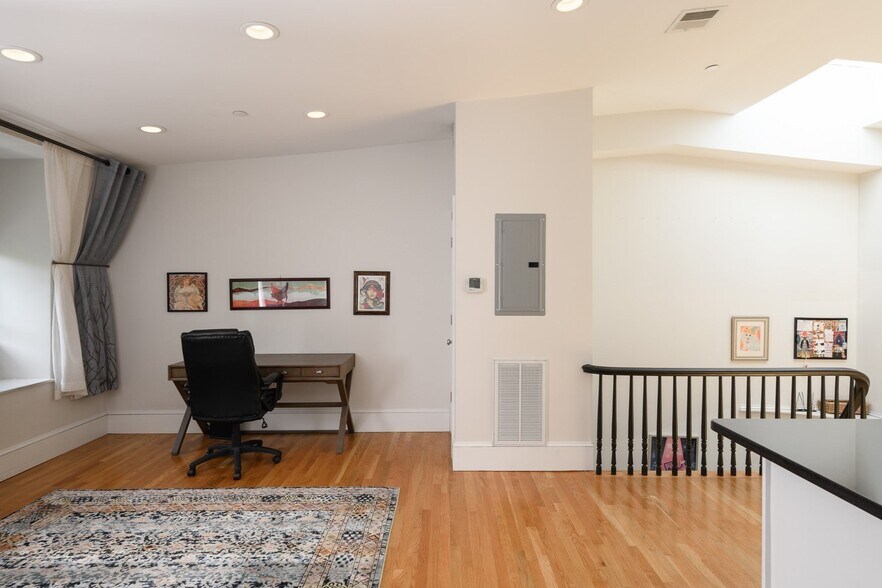 Building Photo - 87 Third St. Unit 1