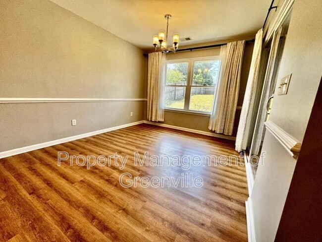 Building Photo - 603 Fairview Lake Way