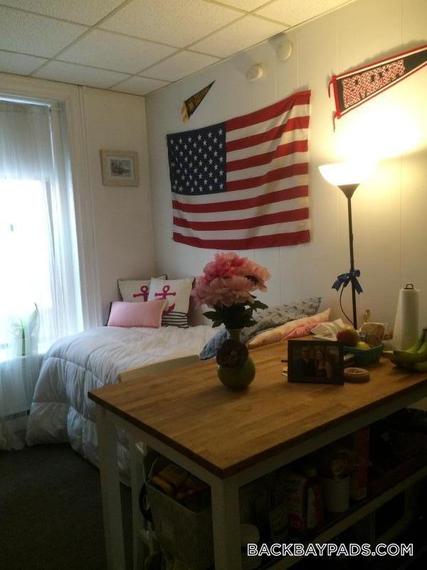 Building Photo - 272 Newbury St