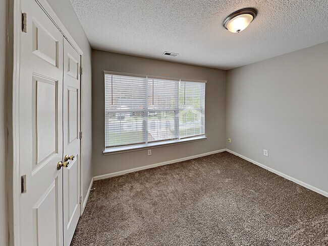 Building Photo - 1020 Ridgefield Circle